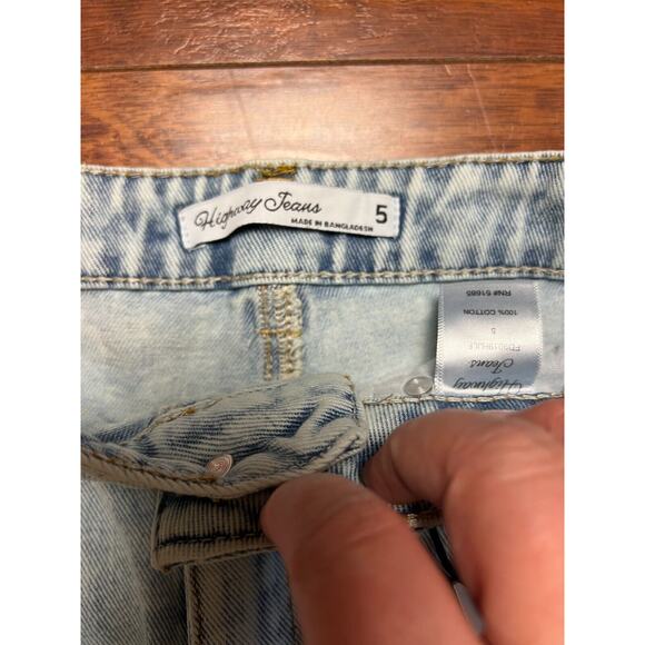 NWT Highway Jeans Light Wash High Rise Distressed Front Size 5 wide straight leg - Picture 5 of 9